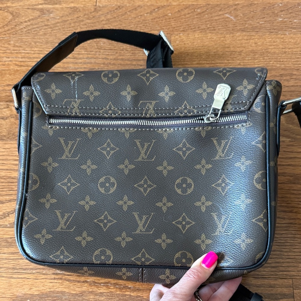 Louis Vuitton Monogram Messenger Bag - Brown, Black - Picture 3 of 6